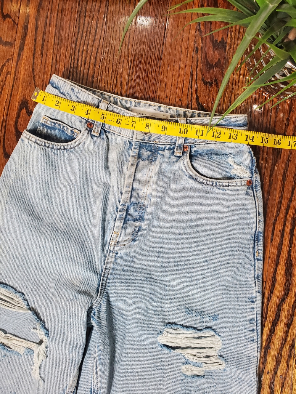 Topshop Light Wash Distressed Boyfriend Jeans Size 4 W26 L32 - Picture 9 of 11